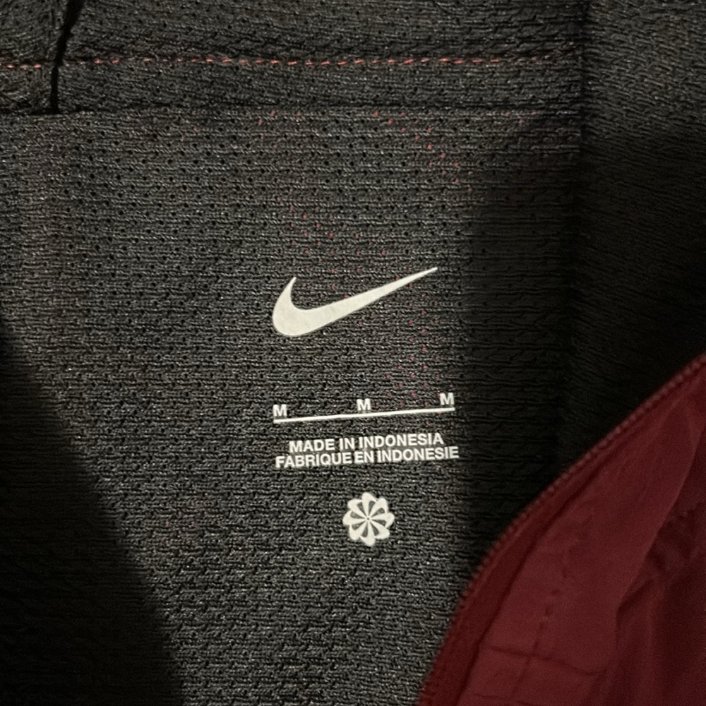 Nike jacket medium with St. John fisher Cardinal logo - Picture 3 of 3
